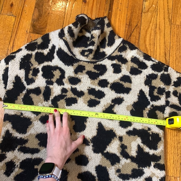 DKNY leopard sweater turtleneck - Picture 7 of 7